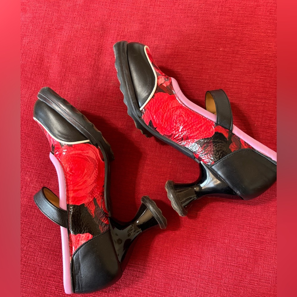 John Fluevog Black and Red Floral Mary Jane Heels with Pink Trim - Picture 5 of 9